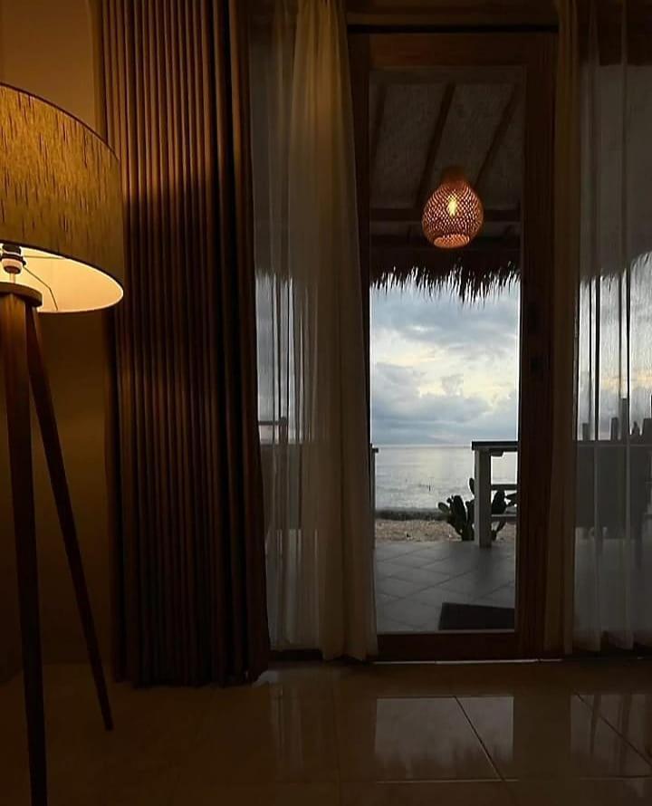 Vns Beachfront Guesthouse Ped Exterior photo