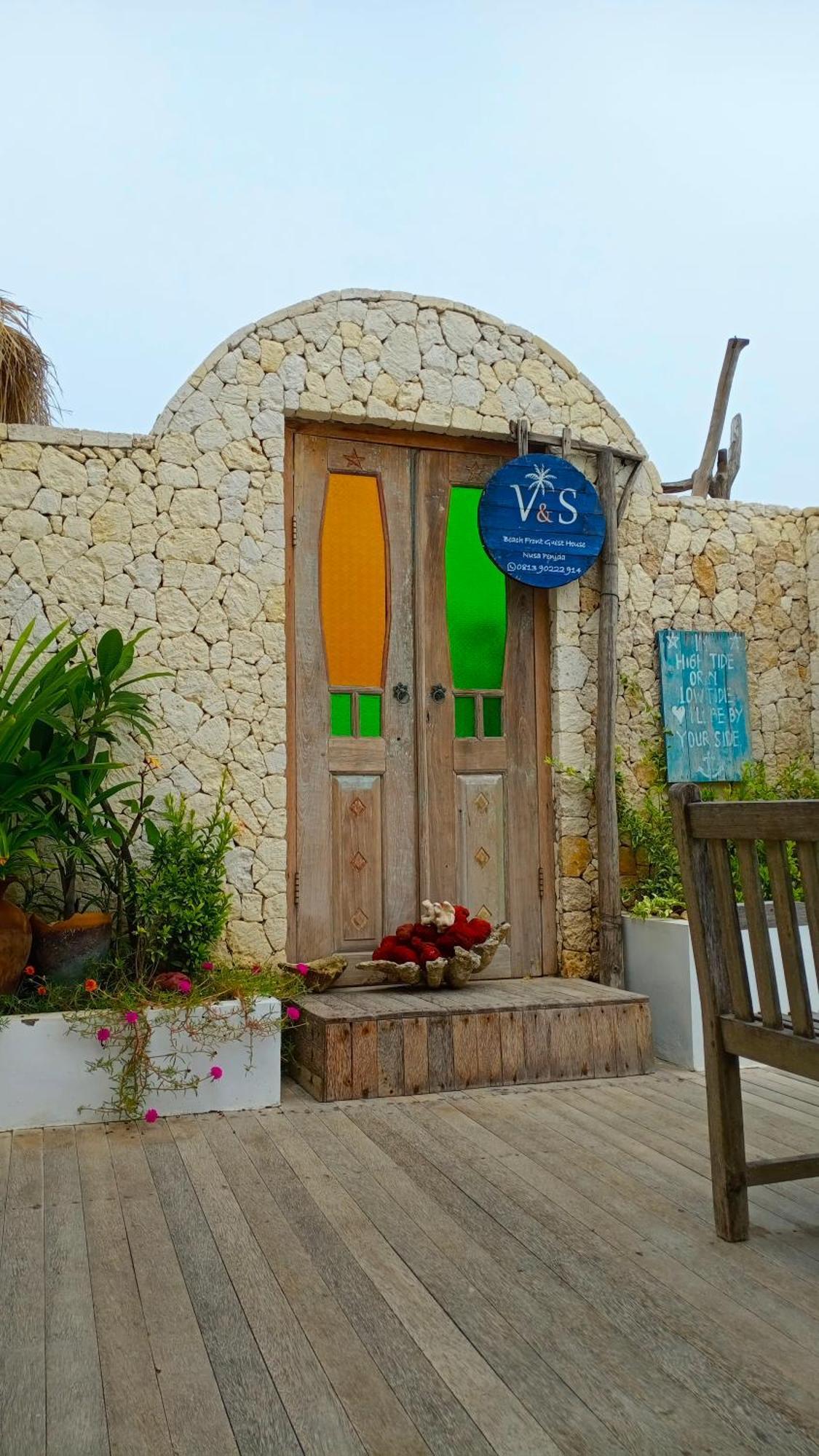 Vns Beachfront Guesthouse Toyapakeh Exterior photo