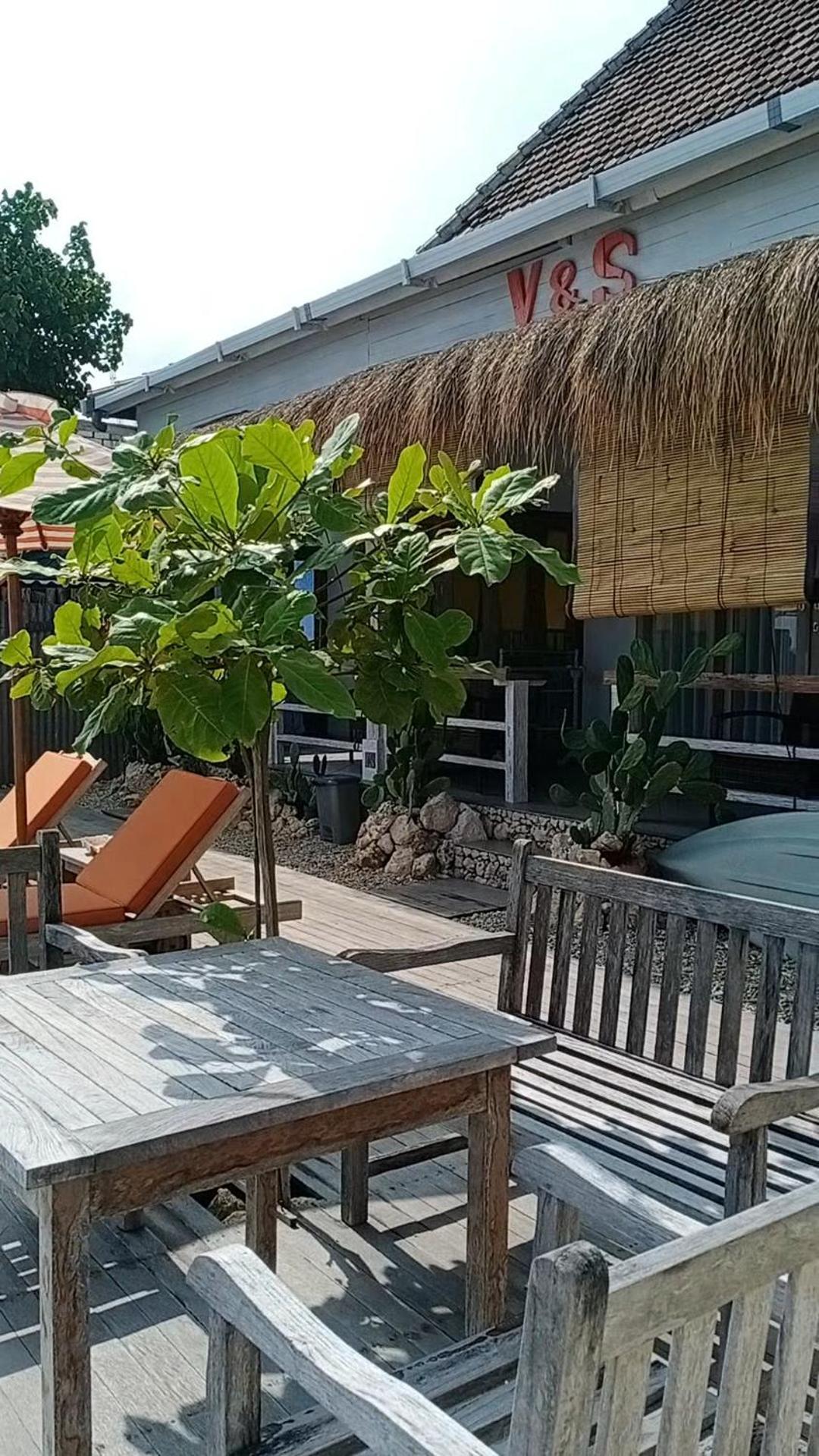 Vns Beachfront Guesthouse Ped Exterior photo