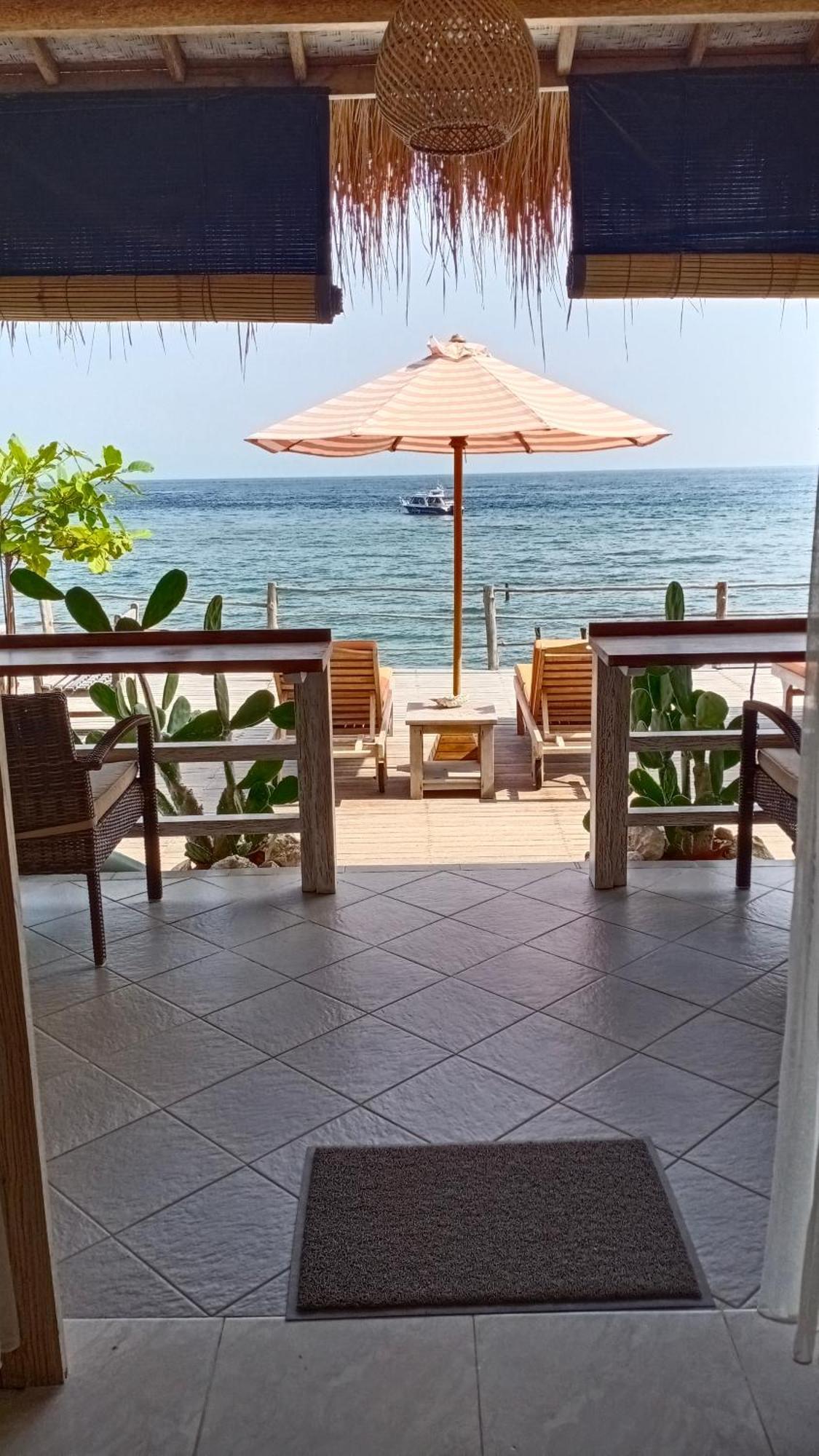 Vns Beachfront Guesthouse Ped Exterior photo